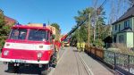 Baum droht auf Haus zu fallen